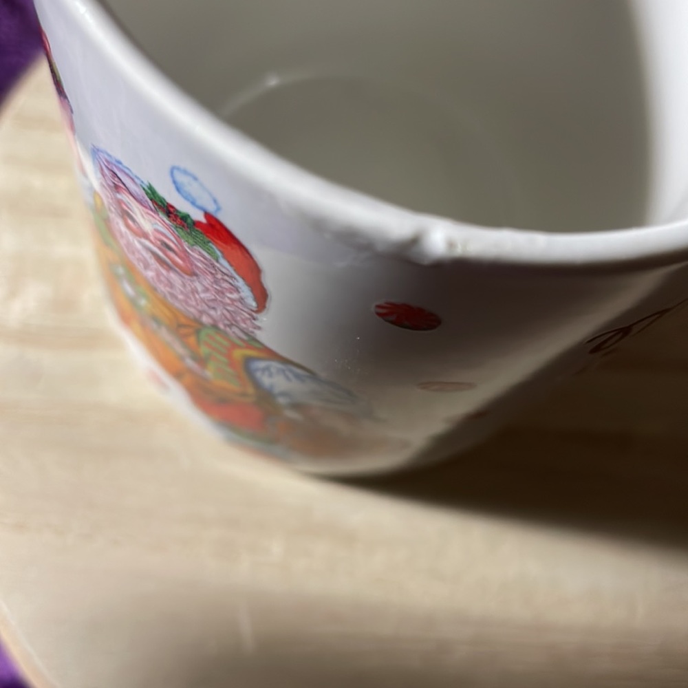 Magical Santa mug with small chip on rim - Picture 5 of 10